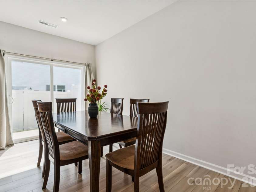 3132 Hutton Gardens Lane, Charlotte, NC 28269.  MLS# CAR4422591, YatesRealty ID 49489. Dining area