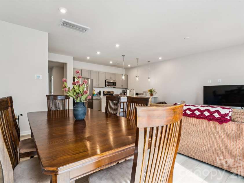 3132 Hutton Gardens Lane, Charlotte, NC 28269.  MLS# CAR4422591, YatesRealty ID 49489. Dining Area