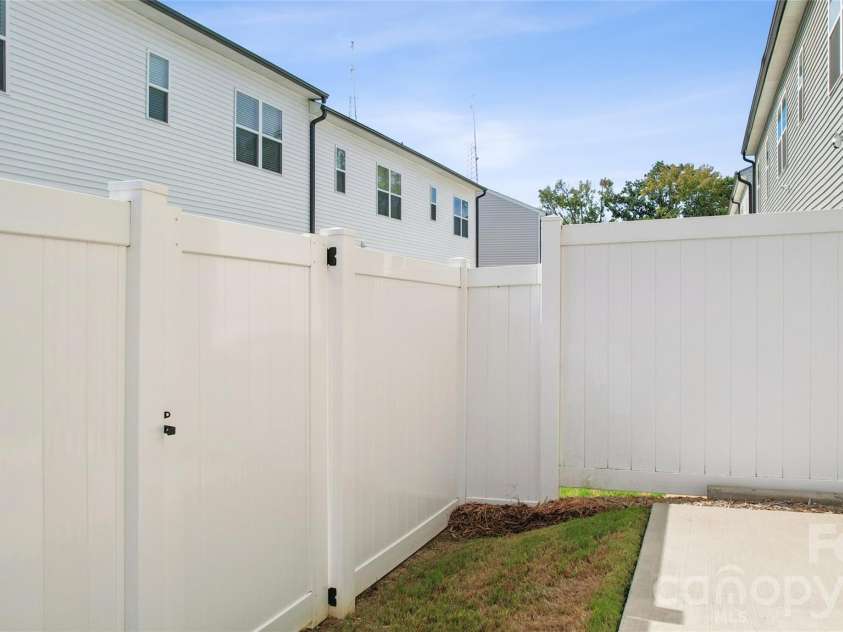 3132 Hutton Gardens Lane, Charlotte, NC 28269.  MLS# CAR4422591, YatesRealty ID 49489. Fenced-in backyard