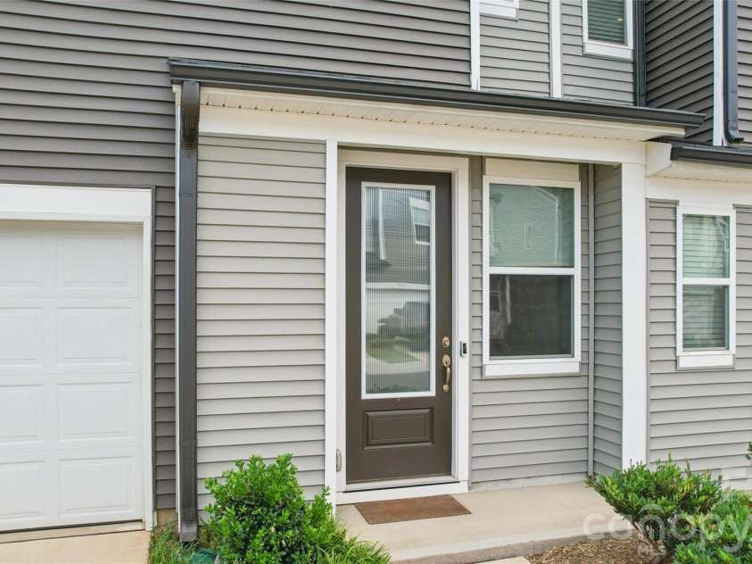 3132 Hutton Gardens Lane, Charlotte, NC 28269.  MLS# CAR4422591, YatesRealty ID 49489. Front Walkway