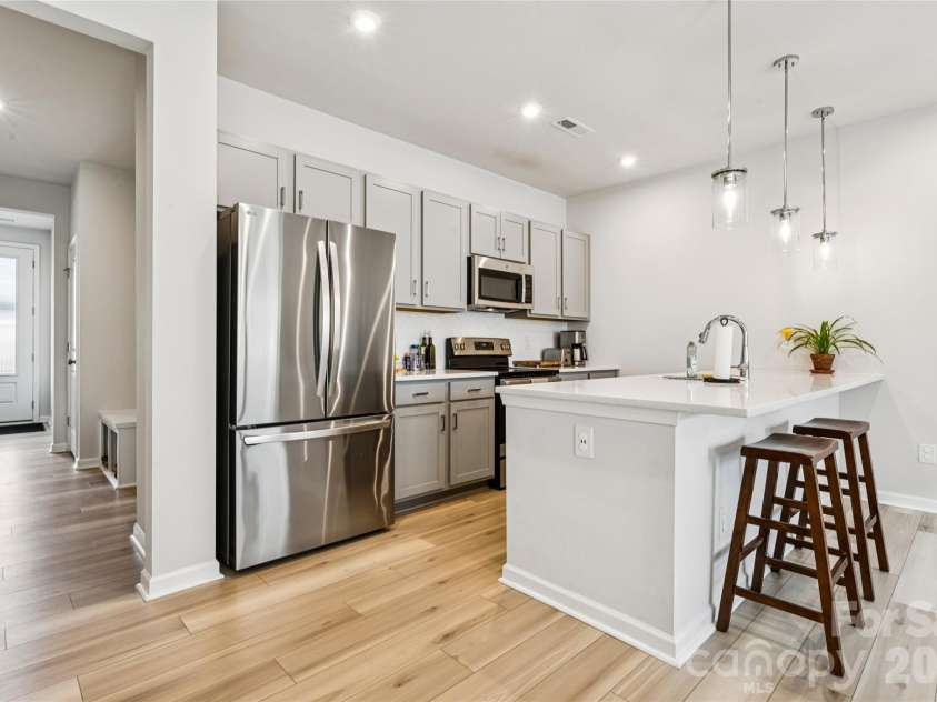 3132 Hutton Gardens Lane, Charlotte, NC 28269.  MLS# CAR4422591, YatesRealty ID 49489. Kitchen