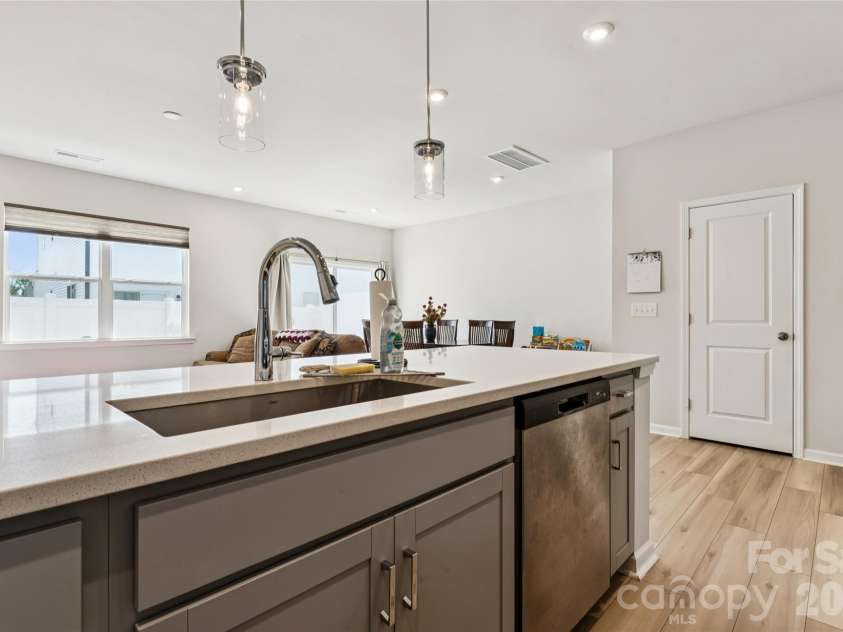 3132 Hutton Gardens Lane, Charlotte, NC 28269.  MLS# CAR4422591, YatesRealty ID 49489. Kitchen
