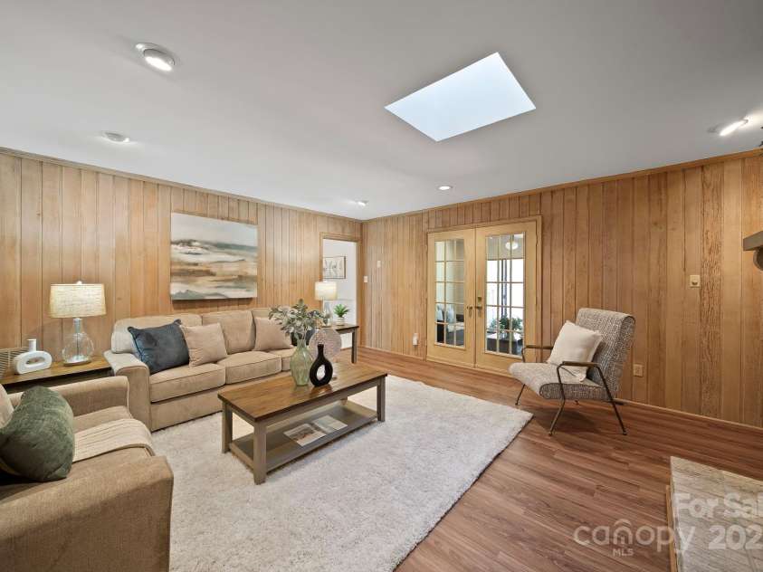 1676 Partridge Circle, Lancaster, SC 29720.  MLS# CAR4296383, YatesRealty ID 4949. Den/Family Room