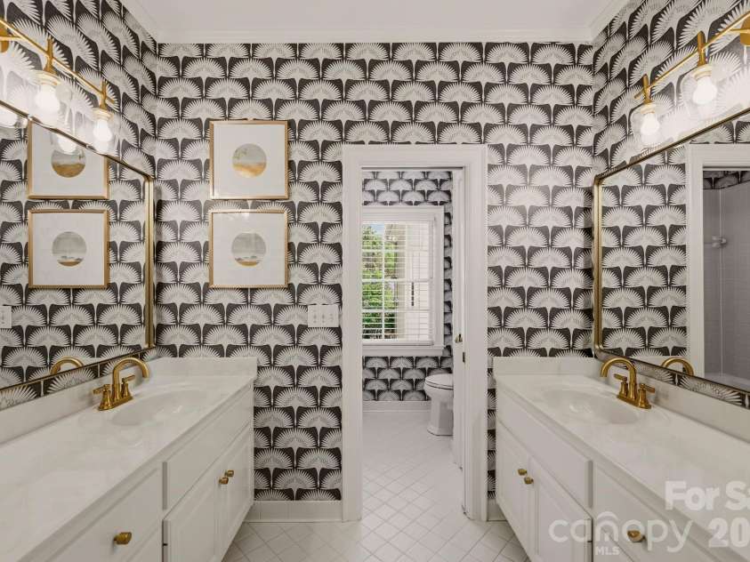 2611 Oakmeade Drive, Charlotte, NC 28270.  MLS# CAR4416855, YatesRealty ID 49493. Full bathroom