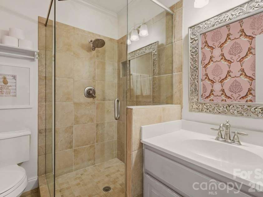 2611 Oakmeade Drive, Charlotte, NC 28270.  MLS# CAR4416855, YatesRealty ID 49493. Full bathroom