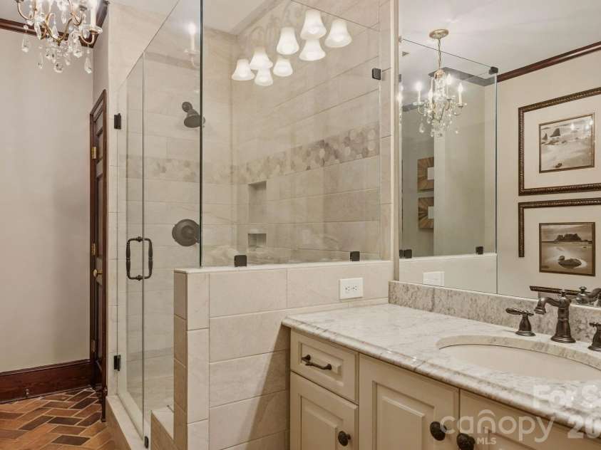 2611 Oakmeade Drive, Charlotte, NC 28270.  MLS# CAR4416855, YatesRealty ID 49493. Full Bathroom