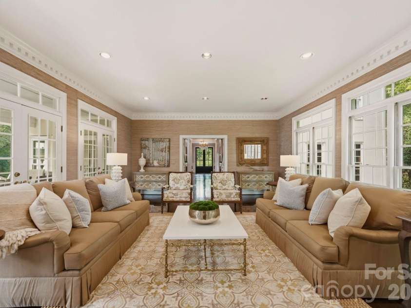 2611 Oakmeade Drive, Charlotte, NC 28270.  MLS# CAR4416855, YatesRealty ID 49493. Great room
