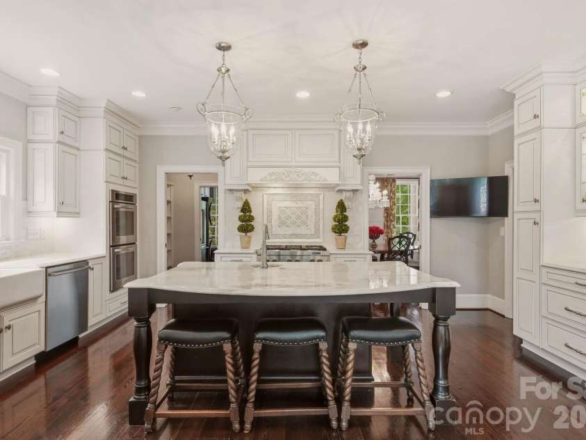 2611 Oakmeade Drive, Charlotte, NC 28270.  MLS# CAR4416855, YatesRealty ID 49493. Kitchen