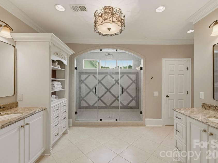 2611 Oakmeade Drive, Charlotte, NC 28270.  MLS# CAR4416855, YatesRealty ID 49493. Primary bathroom