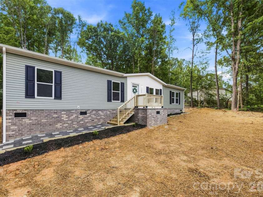 1280 Forest Ridge Road, Bessemer City, NC 28016.  MLS# CAR4422357, YatesRealty ID 49495. 