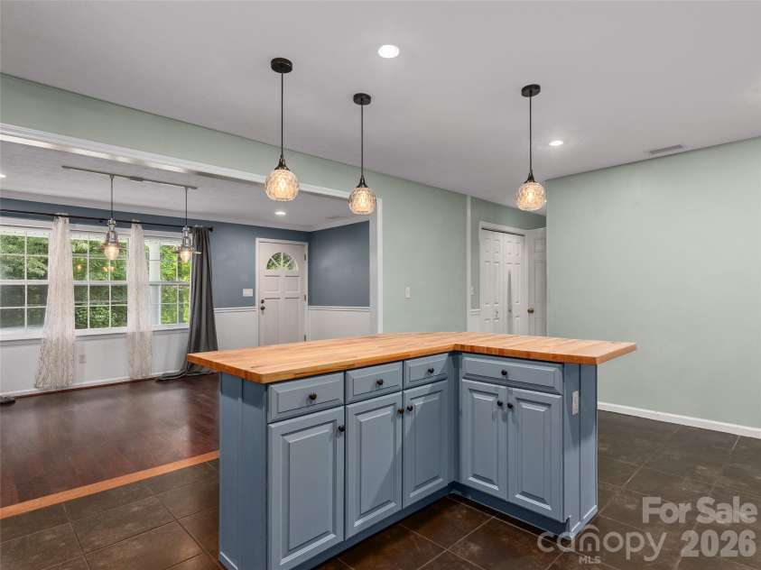 921 Indian Hill Road, Hendersonville, NC 28791.  MLS# CAR4421924, YatesRealty ID 49496. 