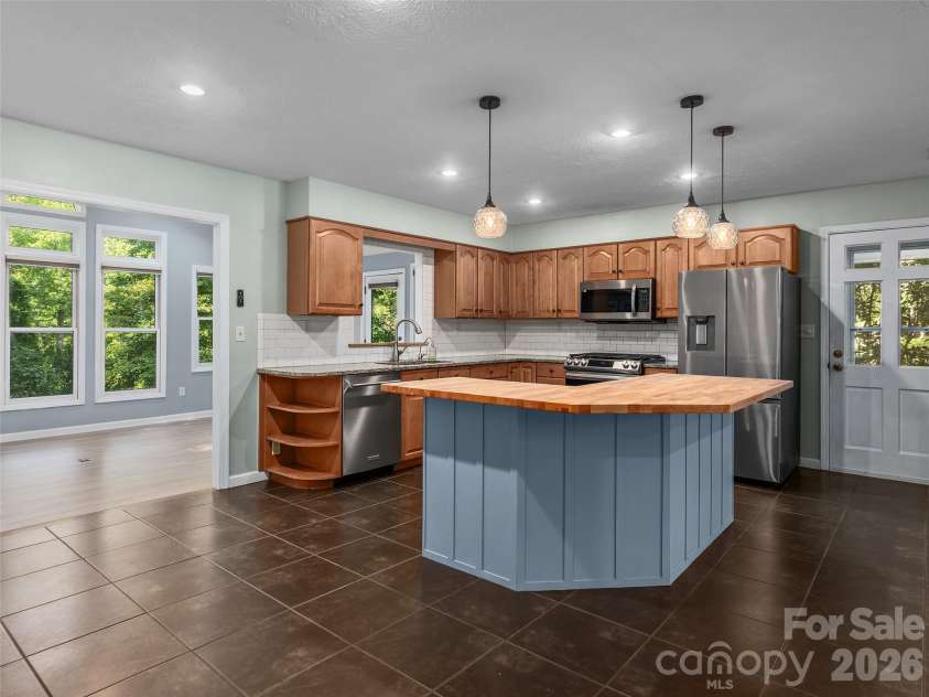 921 Indian Hill Road, Hendersonville, NC 28791.  MLS# CAR4421924, YatesRealty ID 49496. 