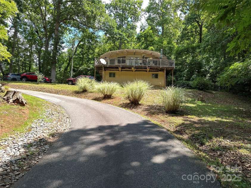171 Windy Hill Drive, Franklin, NC 28734.  MLS# CAR4278856, YatesRealty ID 495. 