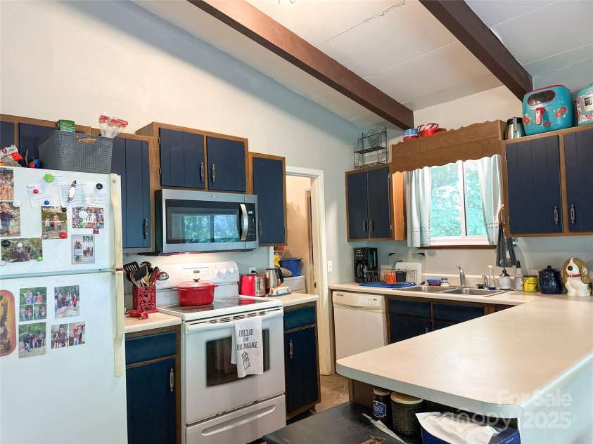 171 Windy Hill Drive, Franklin, NC 28734.  MLS# CAR4278856, YatesRealty ID 495. 