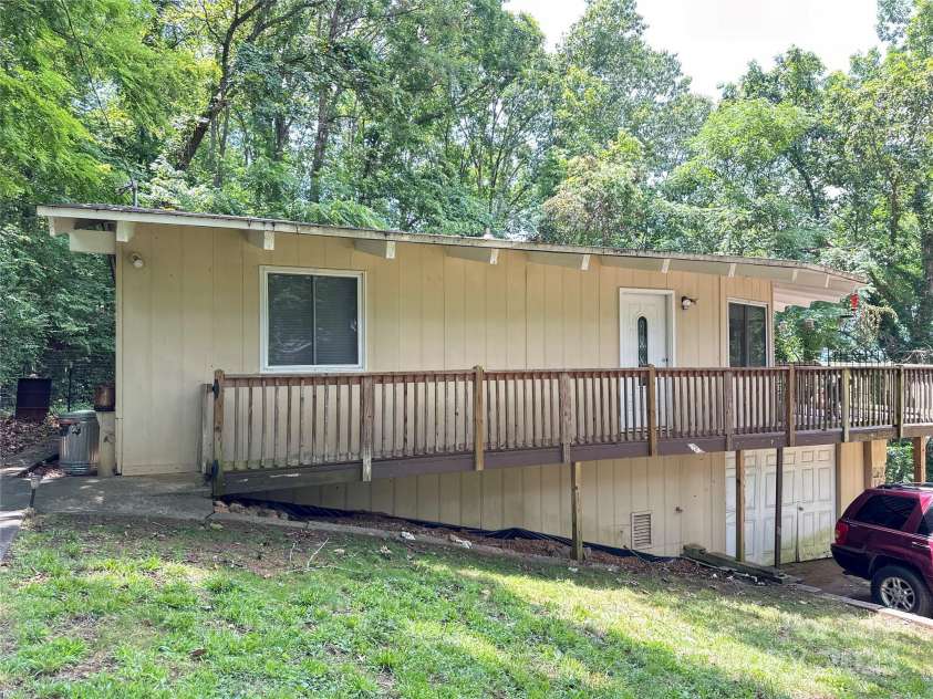 171 Windy Hill Drive, Franklin, NC 28734.  MLS# CAR4278856, YatesRealty ID 495. 