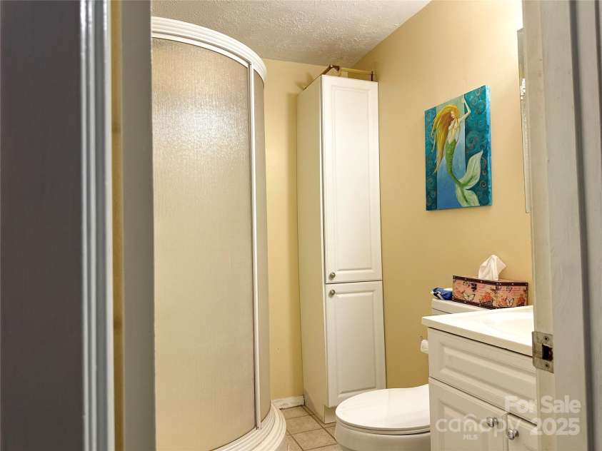 171 Windy Hill Drive, Franklin, NC 28734.  MLS# CAR4278856, YatesRealty ID 495. Bathroom #2