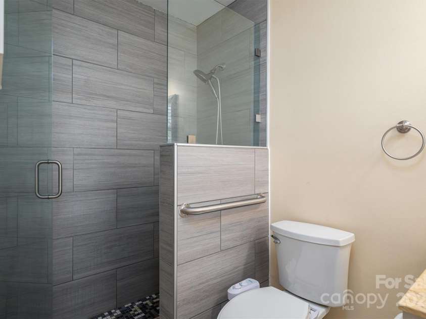 9026 Longview Drive, Charlotte, NC 28214.  MLS# CAR4226827, YatesRealty ID 4950. 