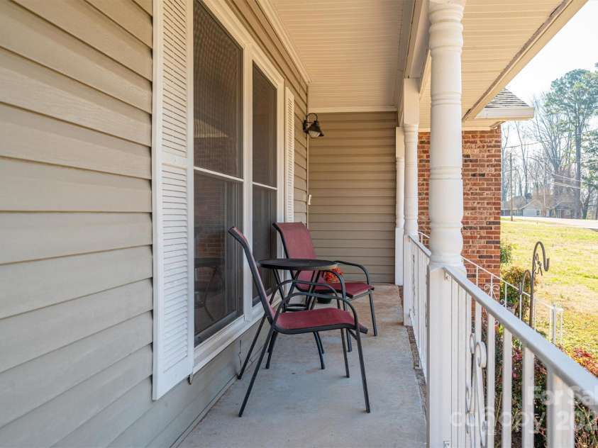 9026 Longview Drive, Charlotte, NC 28214.  MLS# CAR4226827, YatesRealty ID 4950. 