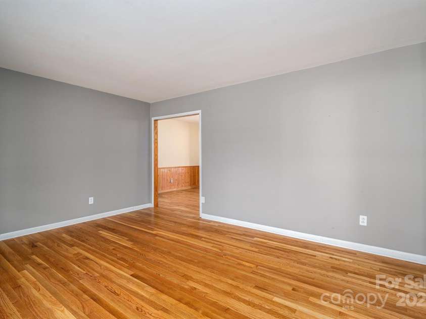 9026 Longview Drive, Charlotte, NC 28214.  MLS# CAR4226827, YatesRealty ID 4950. 