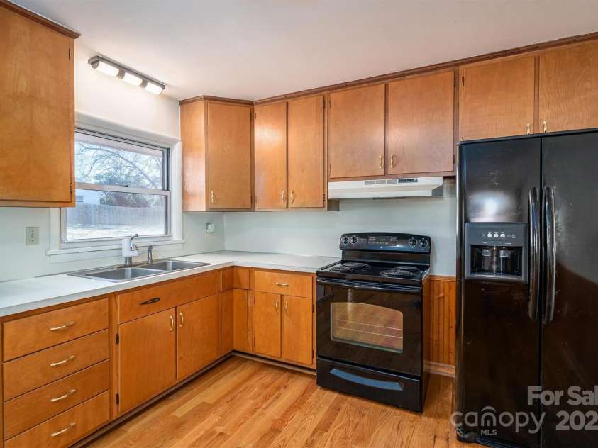 9026 Longview Drive, Charlotte, NC 28214.  MLS# CAR4226827, YatesRealty ID 4950. 