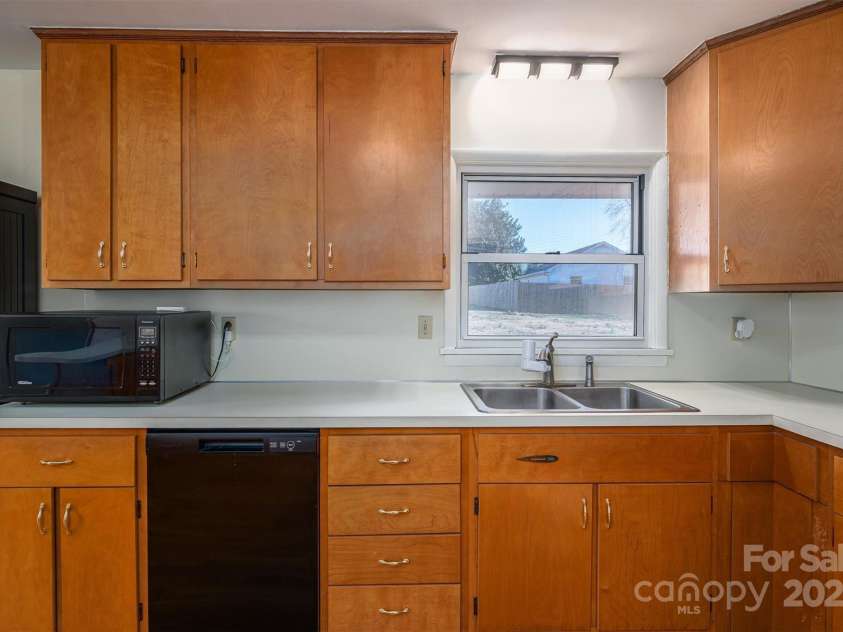 9026 Longview Drive, Charlotte, NC 28214.  MLS# CAR4226827, YatesRealty ID 4950. 