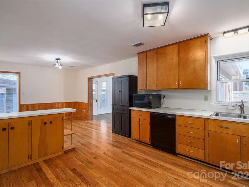 9026 Longview Drive, Charlotte, NC 28214.  MLS# CAR4226827, YatesRealty ID 4950. 