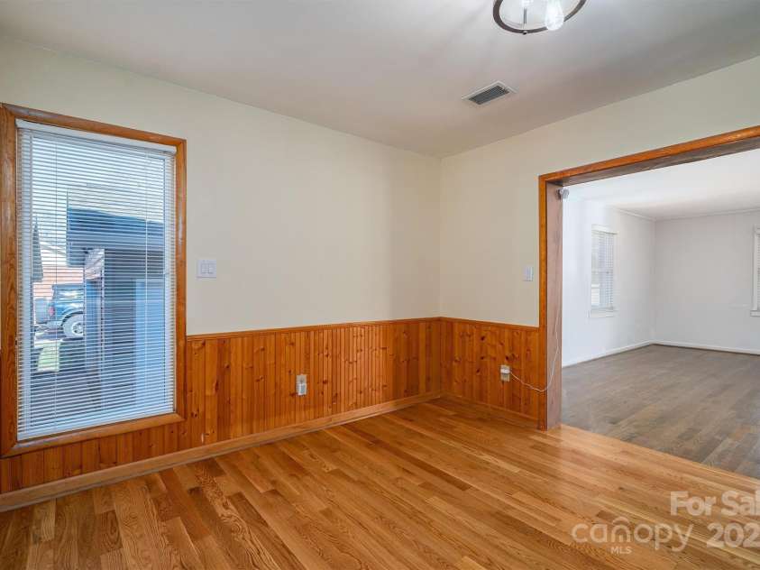 9026 Longview Drive, Charlotte, NC 28214.  MLS# CAR4226827, YatesRealty ID 4950. 