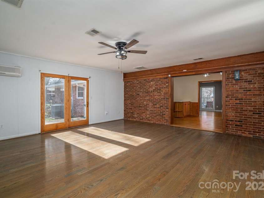 9026 Longview Drive, Charlotte, NC 28214.  MLS# CAR4226827, YatesRealty ID 4950. 