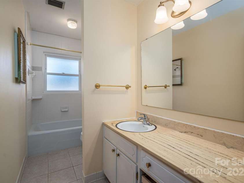 9026 Longview Drive, Charlotte, NC 28214.  MLS# CAR4226827, YatesRealty ID 4950. 