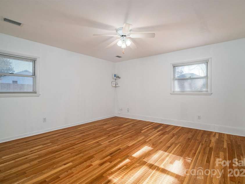 9026 Longview Drive, Charlotte, NC 28214.  MLS# CAR4226827, YatesRealty ID 4950. 