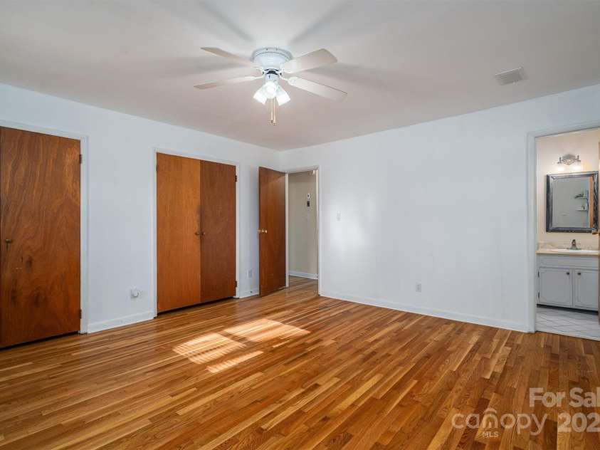 9026 Longview Drive, Charlotte, NC 28214.  MLS# CAR4226827, YatesRealty ID 4950. 