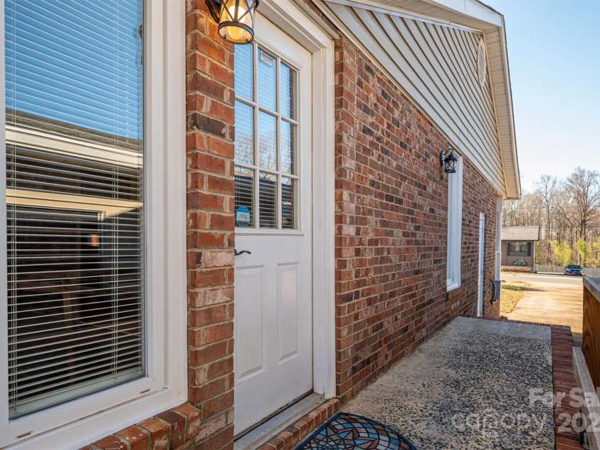 9026 Longview Drive, Charlotte, NC 28214.  MLS# CAR4226827, YatesRealty ID 4950. 