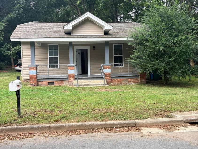 729 Austin Street, Albemarle, NC 28001.  MLS# CAR4422361, YatesRealty ID 49506. 