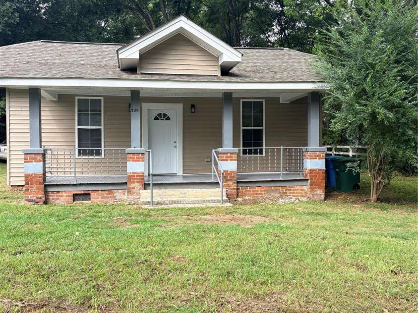 729 Austin Street, Albemarle, NC 28001.  MLS# CAR4422361, YatesRealty ID 49506. 