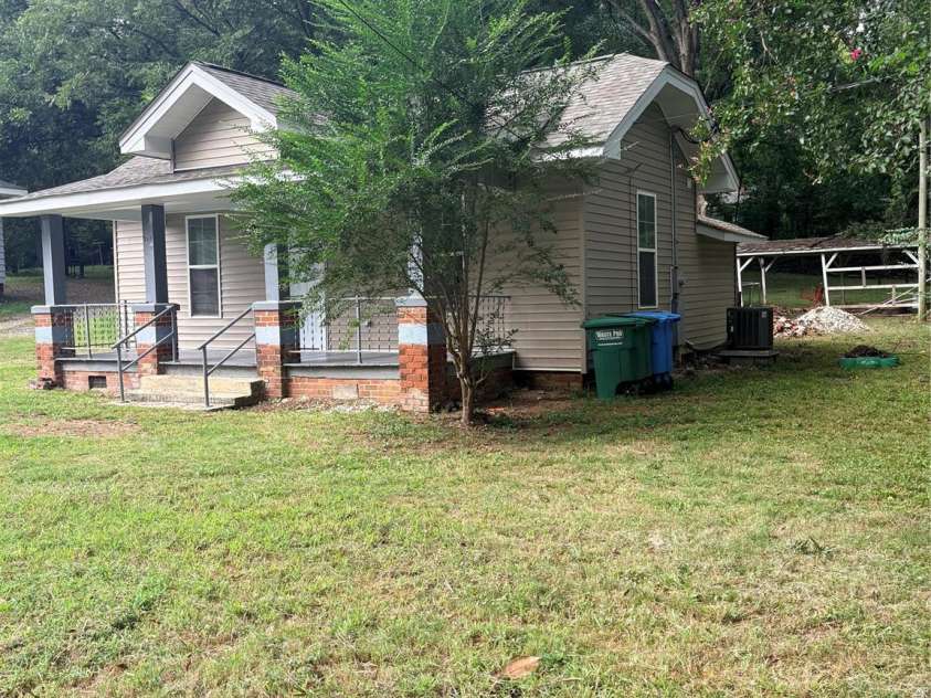 729 Austin Street, Albemarle, NC 28001.  MLS# CAR4422361, YatesRealty ID 49506. 