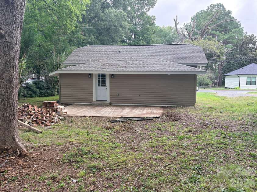 729 Austin Street, Albemarle, NC 28001.  MLS# CAR4422361, YatesRealty ID 49506. 