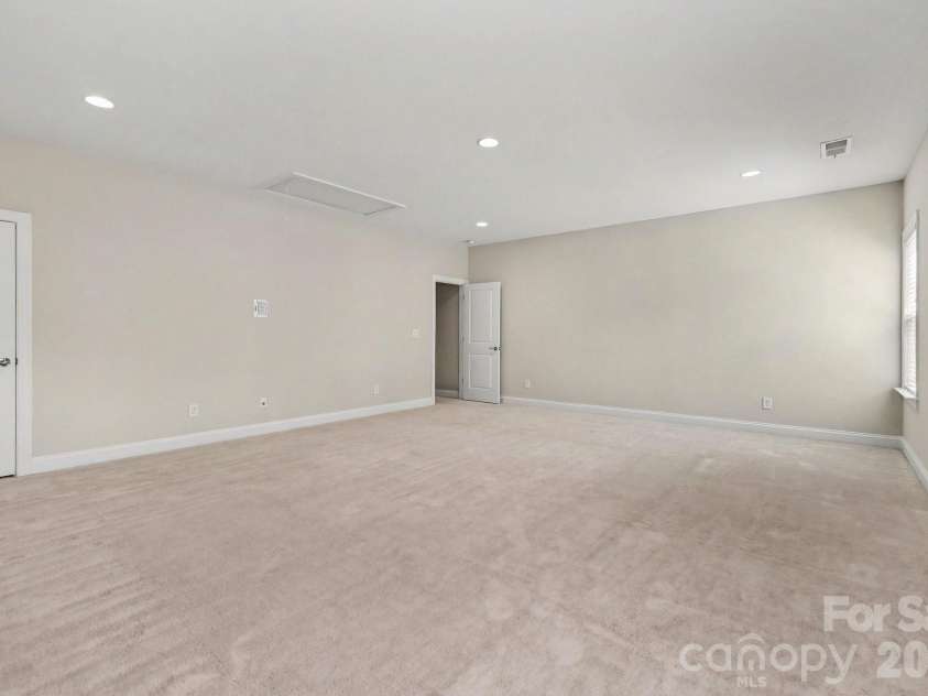 17920 Culross Lane, Charlotte, NC 28278.  MLS# CAR4422290, YatesRealty ID 49511. 