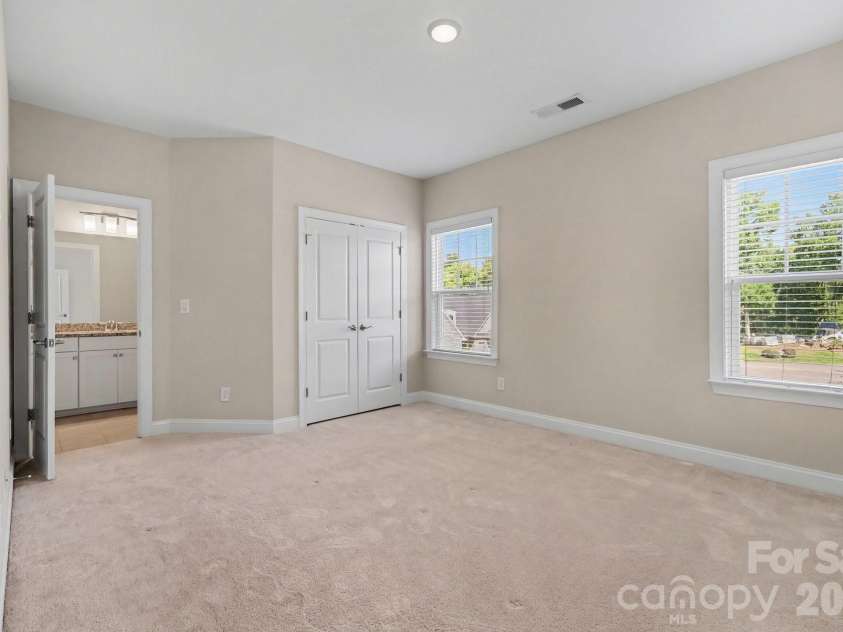17920 Culross Lane, Charlotte, NC 28278.  MLS# CAR4422290, YatesRealty ID 49511. 