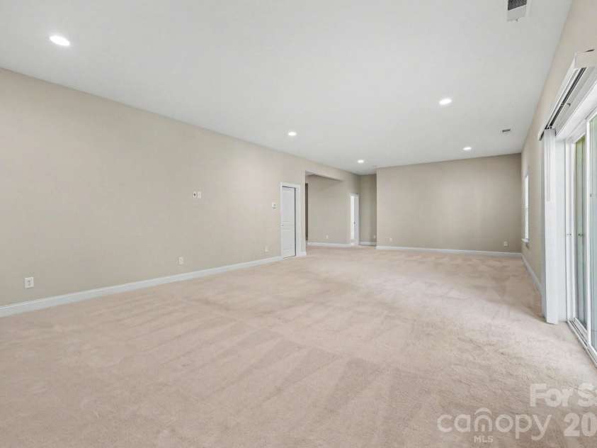17920 Culross Lane, Charlotte, NC 28278.  MLS# CAR4422290, YatesRealty ID 49511. 