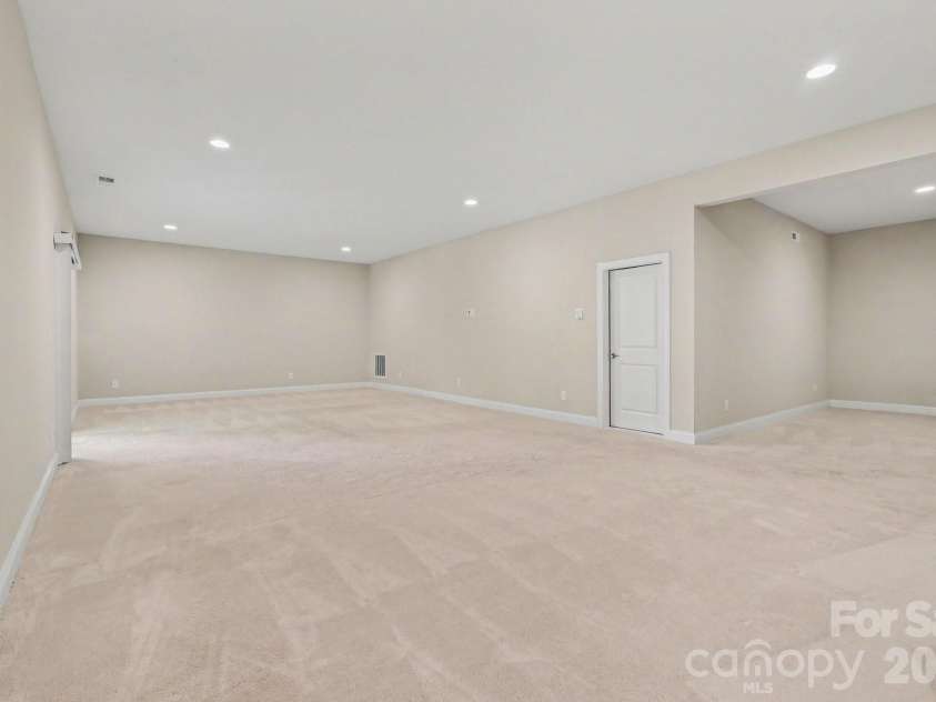 17920 Culross Lane, Charlotte, NC 28278.  MLS# CAR4422290, YatesRealty ID 49511. 