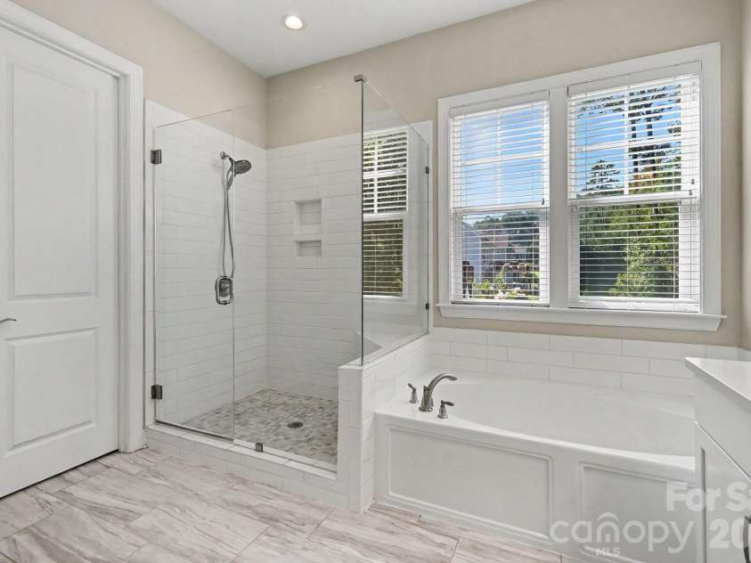 17920 Culross Lane, Charlotte, NC 28278.  MLS# CAR4422290, YatesRealty ID 49511. 