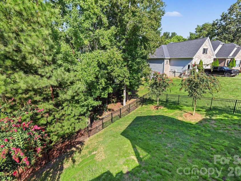 17920 Culross Lane, Charlotte, NC 28278.  MLS# CAR4422290, YatesRealty ID 49511. 
