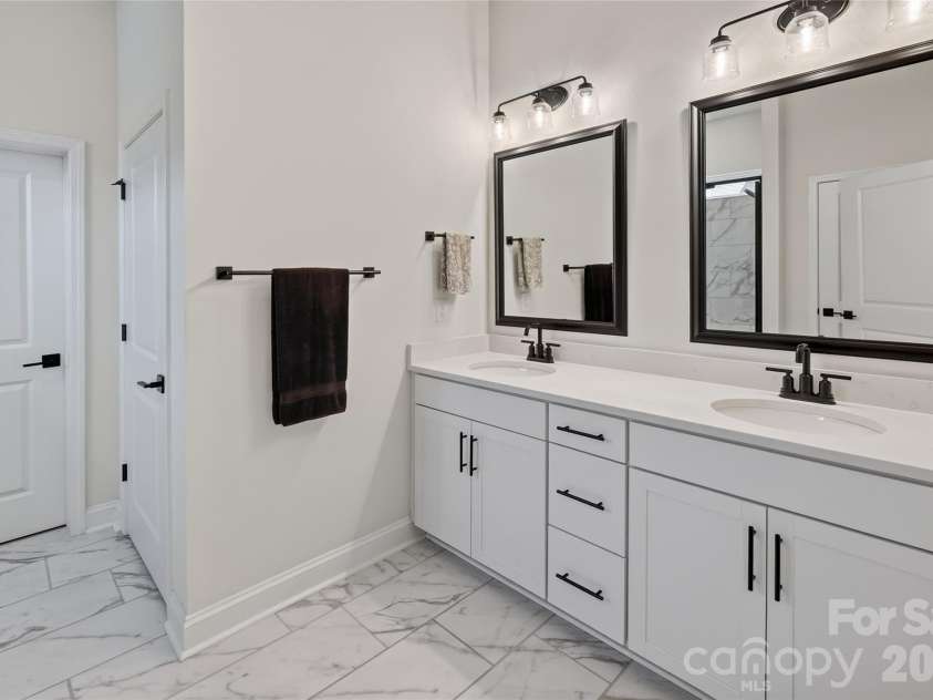 5614 Casper Drive, Charlotte, NC 28214.  MLS# CAR4416797, YatesRealty ID 49512. 