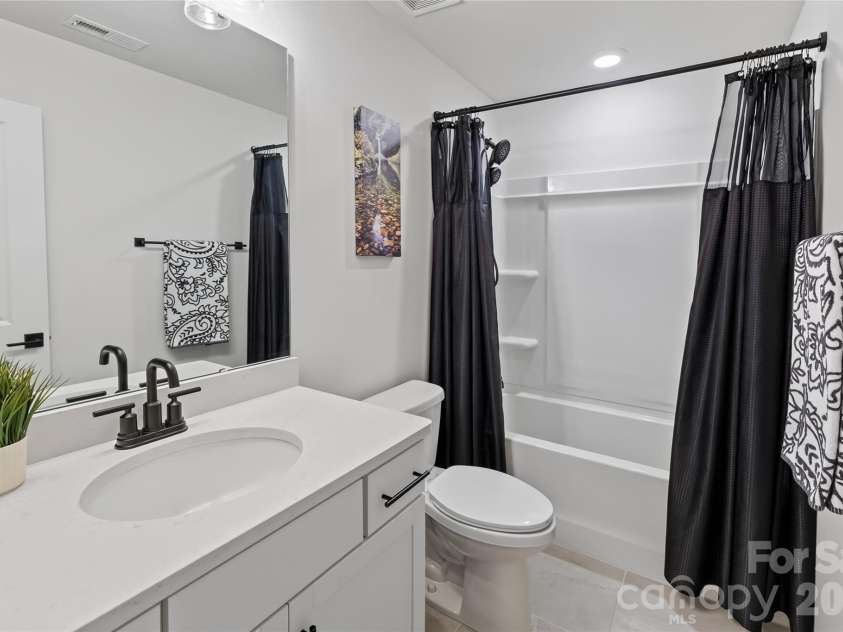 5614 Casper Drive, Charlotte, NC 28214.  MLS# CAR4416797, YatesRealty ID 49512. 