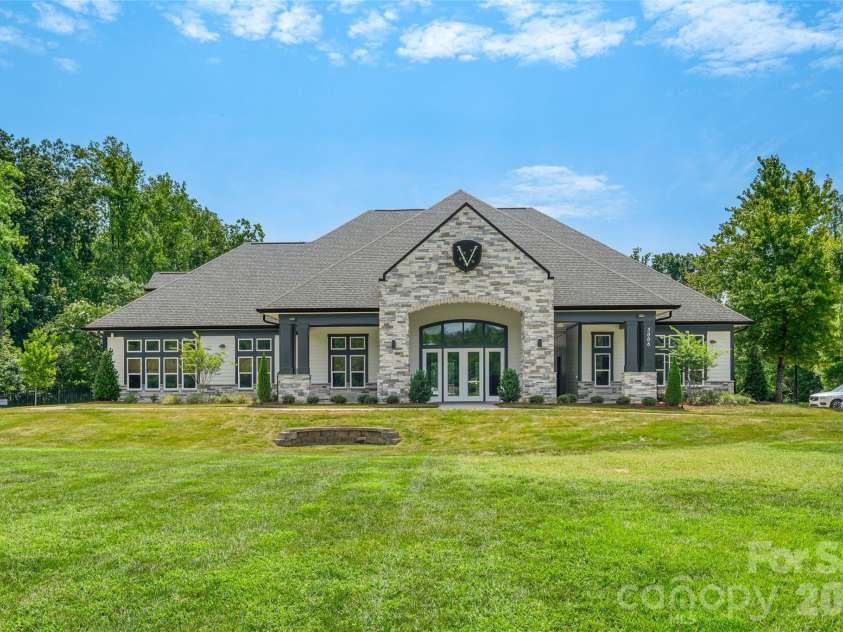 5614 Casper Drive, Charlotte, NC 28214.  MLS# CAR4416797, YatesRealty ID 49512. 