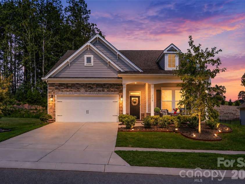 5614 Casper Drive, Charlotte, NC 28214.  MLS# CAR4416797, YatesRealty ID 49512. Welcome to 5614 Casper