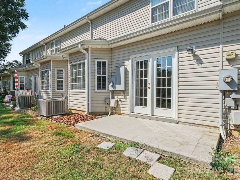 321 Valley Brook Lane, Concord, NC 28025.  MLS# CAR4416557, YatesRealty ID 49513. 