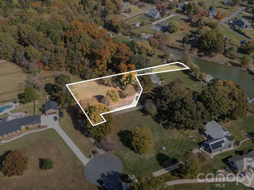 332-A Queens Cove Road, Mooresville, NC 28117.  MLS# CAR4421990, YatesRealty ID 49515. 