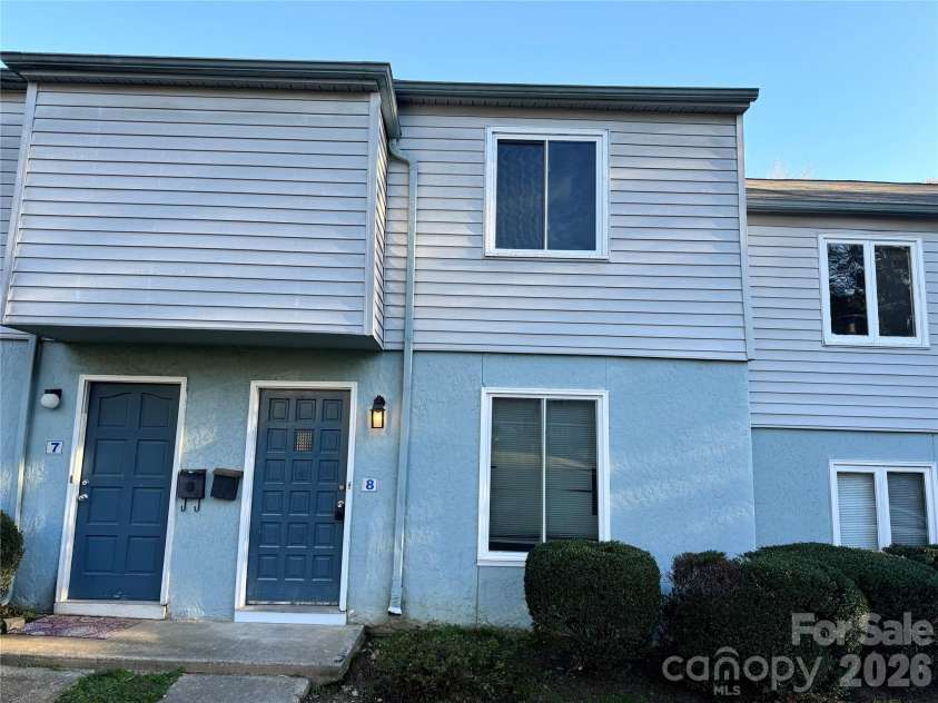 1906 Mereview Court, Charlotte, NC 28210.  MLS# CAR4422728, YatesRealty ID 49516. 