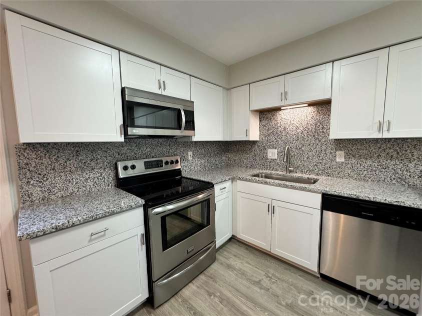 1906 Mereview Court, Charlotte, NC 28210.  MLS# CAR4422728, YatesRealty ID 49516. 